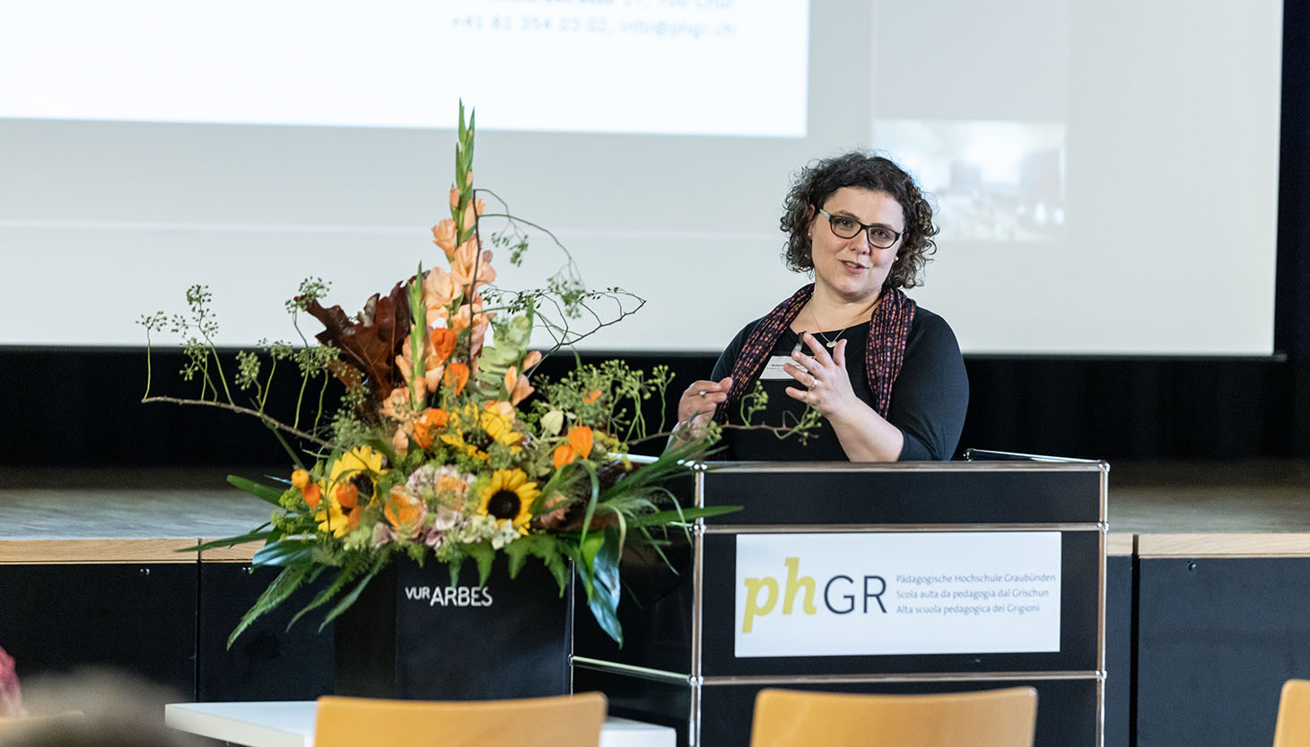 Ha discurrì da las Grischunas e dals Grischuns bi-dialectals: Dr. Susanne Oberholzer, manadra da la dieta e collavuratura scientifica da la SAP dal Grischun.