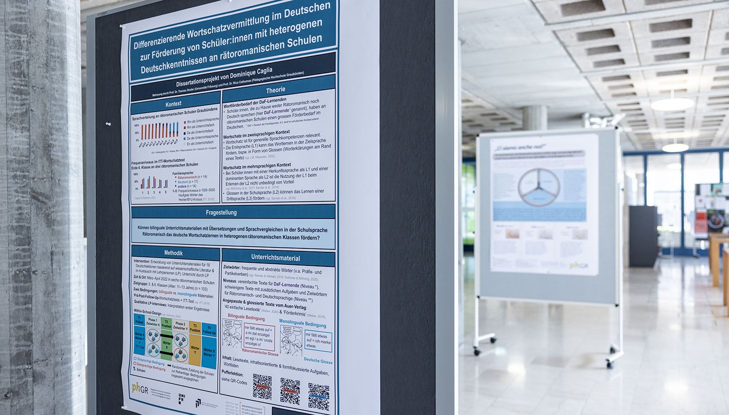 Neun Poster zu Forschungsprojekten der PH Graubünden zeigten das breite Spektrum der Forschung im Haus.